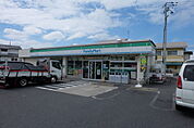 コンビニ「ファミリーマート野洲久野部店まで680m」