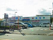 ウエルシア足立島根店（628m）