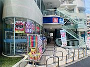 ウエルシア荒川町屋店（574m）