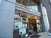 セブンイレブン足立五反野駅前店（560m）