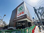 ライフ 梅島駅前店（535m）