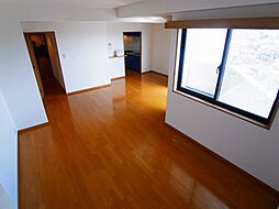 コンフィール西新井AP 8階2LDKのリビング/ダイニング