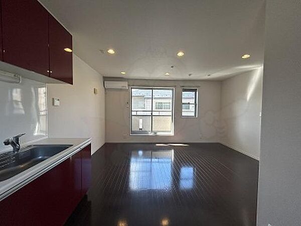 detached 東京都三鷹市新川６丁目

地図を見る