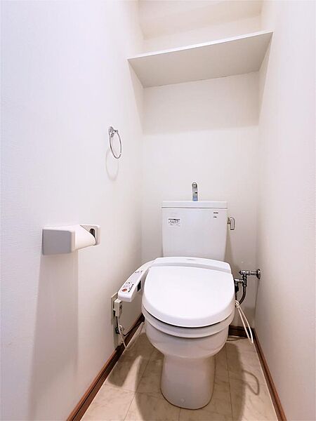 画像18:トイレは温水洗浄機能付きです。