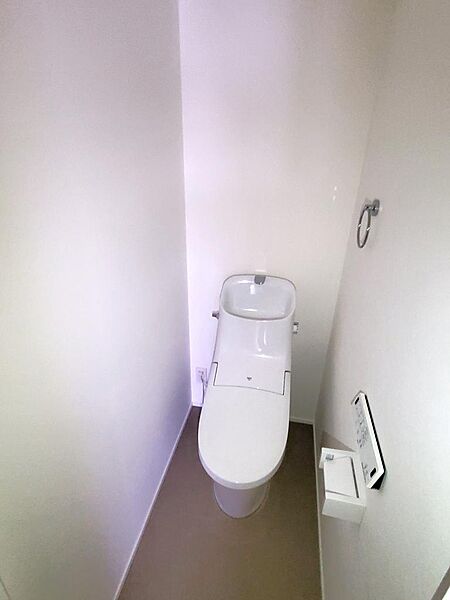 画像20:トイレは温水洗浄機能付きです。