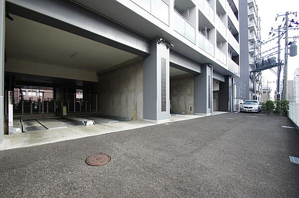 画像26:敷地内駐車場。