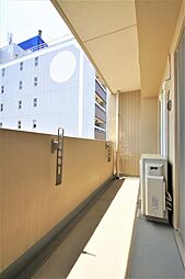バルコニーは広く開放的です。