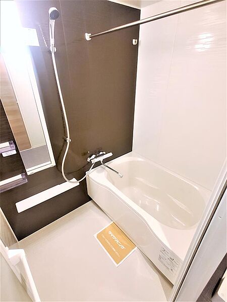 画像13:大きな鏡付きのお風呂、浴室乾燥、暖房、24時間換気機能付きです。