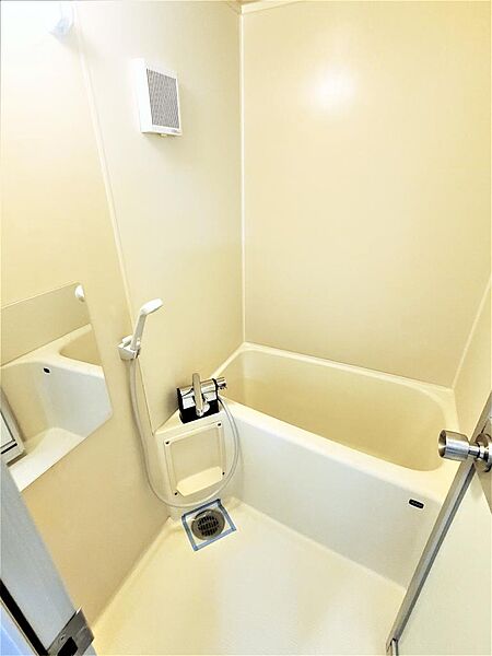 画像14:人気のバストイレ別。あると嬉し鏡付きです。