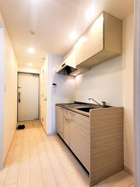画像11:お部屋から見たキッチン、冷蔵庫スペースもあります。