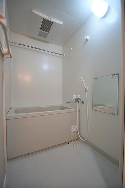 画像13:浴室暖房乾燥機能付き。洗濯物を室内干しもできますね。