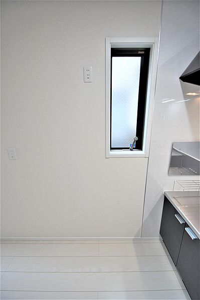 画像14:キッチン後ろ側に冷蔵庫を設置するスペースがあります。