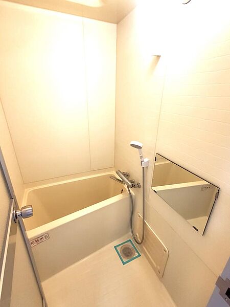 画像14:人気のバストイレ別です、あると嬉しい鏡付きです。