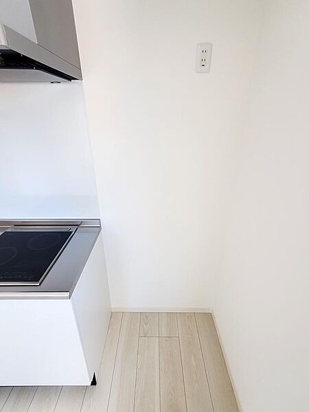 画像12:キッチン横の冷蔵庫スペース