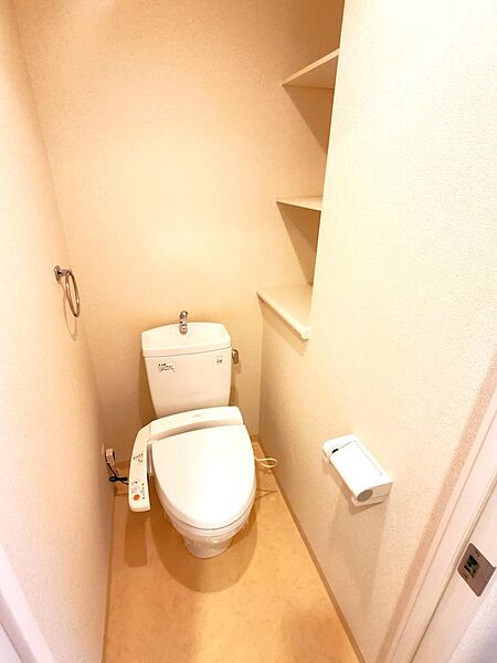 画像17:トイレは温水洗浄機能付きです。