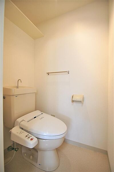 画像14:人気のバストイレ別です。ウォシュレット付きです。