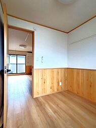 洋室3.3帖、照明器具は備え付けです。