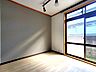 リビング/ダイニング：洋室4.5帖、照明器具は備え付けです。