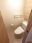 トイレは温水洗浄機能付きです。