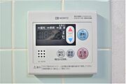お湯の温度はリモコンで簡単に調節できます。
