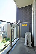 東向きのバルコニーは広く開放的です。洗濯物もよく乾きそうです。