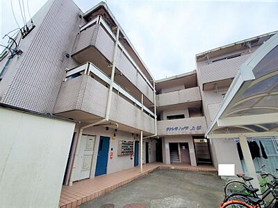 外観：RC造3階建てマンション