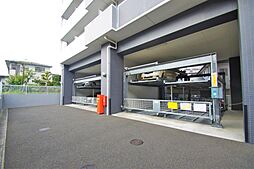 機械式駐車場は敷地内にあります。