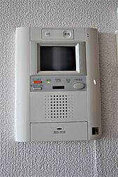 モニター付インターホンで訪問者も確認できます。