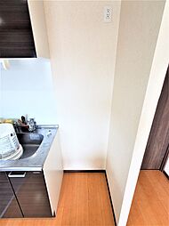 キッチン横の冷蔵庫スペース