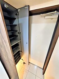 玄関横のシューズボックス