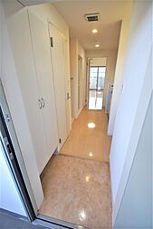 玄関から見たお部屋