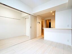LDK8.5帖、照明器具は備え付けです。