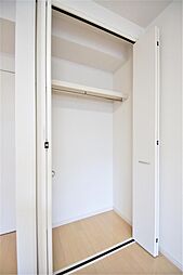 モニター付きインターホンで訪問者を確認できます。