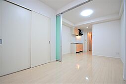 洋室４帖・ＤＫ７．１帖、白を基調とした清潔感あるお部屋です。