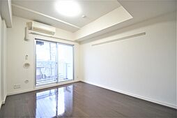 洋室８．２帖、照明器具は備え付けです。