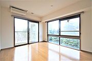 洋室７．８帖、照明器具は備え付けです。