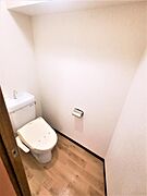 トイレは温水洗浄機能付きです。