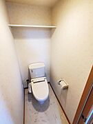 トイレは温水洗浄機能付きです。