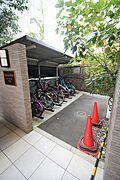 敷地内屋根付き駐輪場