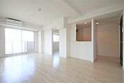 ＬＤＫ１４．８帖。バルコニーは西向きです。