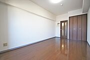 洋室8.7帖、照明器具付。