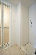 室内洗濯機置き場、防水パンは備え付けです。