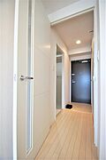 お部屋側から見た玄関。