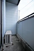 バルコニーは広く開放的です。