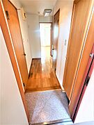玄関から見たお部屋