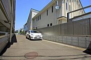 敷地内駐車場。（軽自動車専用）近隣の月極駐車場もご紹介可能です。