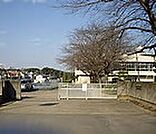 守谷市立愛宕中学校（1700m）