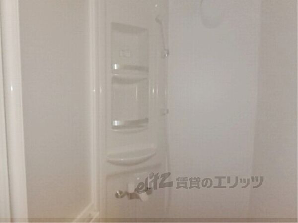 画像9:シャワー室
