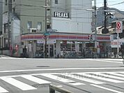 ファミリーマート　白川通別当町店まで510メートル