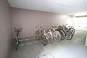 屋根付き自転車置き場